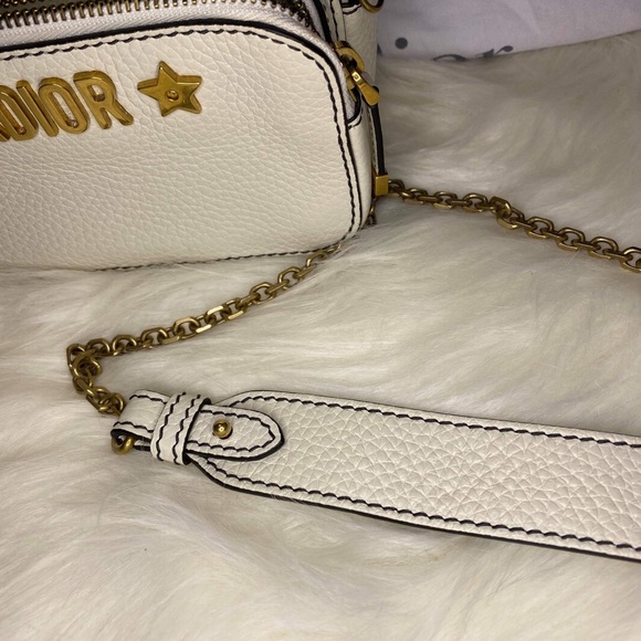 Christian Dior Camera bag 
Comes with dust bag - Picture 5 of 6